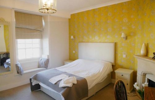 Highworth Hotel | The Saracens Head Hotel