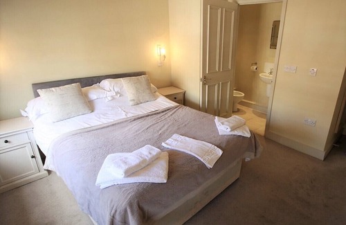 Highworth Hotel | The Saracens Head Hotel