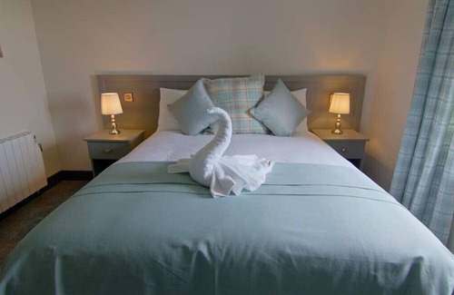Woodstown House | The Saratoga Bar & Rooms