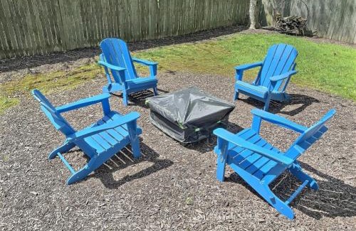 Shorewood-Tower Hills-Harbert House | The Sawyer Hideaway - 3BR 2B with Hot Tub & Fire Pit - 5 mins to beach