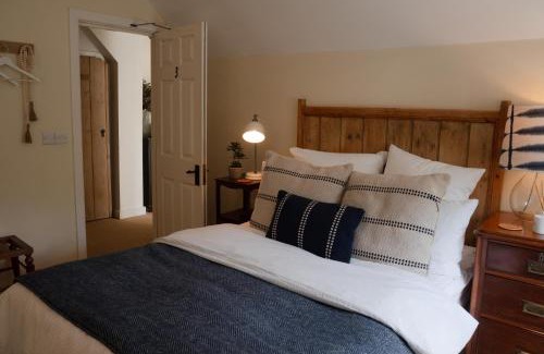 Child Okeford Bed & Breakfast | The Saxon Inn