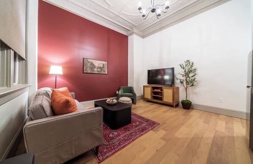 Sedalia Apartment | The Scarlet Suite - Luxury 2-bedroom Apartment in Downtown Sedalia