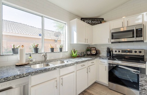 East Mesa House | The Scenic Saguaro - 3BD 2BA Home w/Sunset Views in the Heart of Mesa