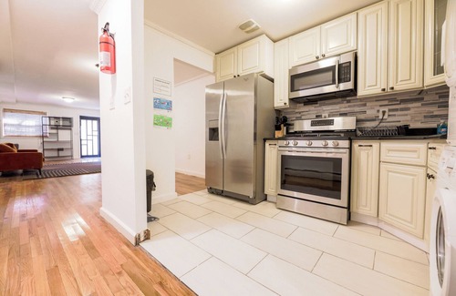 Crown Heights House | The Schenectady House - Unit 1/Executive Room/Private Bath