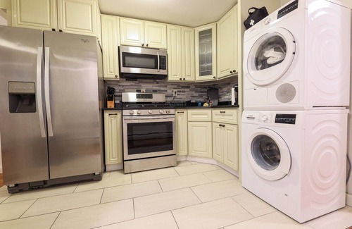 Crown Heights House | The Schenectady House - Unit 1 Standard Small Room Shared Bath & Common Areas