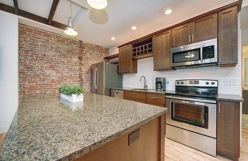 South Side Flats House | The Schenley! 8 Bed/5 bath! Sleeps 22! 4 x Free Parking!