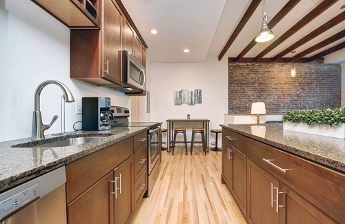 South Side Flats House | The Schenley! 8 Bed/5 bath! Sleeps 22! 4 x Free Parking!