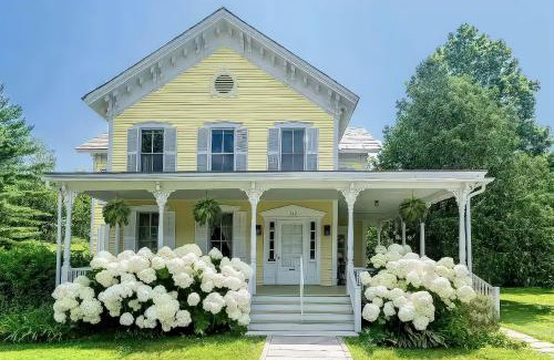 Manchester Center House | The School House - Walk to all Shops and Restaurants - New Remodel