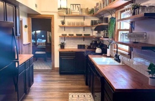Graymont House | The Schoolhouse Cabin - Hot Tub and Game Room!