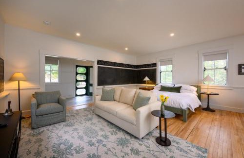 Hebron House | The SchoolHouse