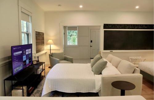 Hebron House | The SchoolHouse