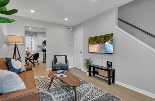 Downtown Columbus Apartment | The Schumacher Townhouse - 2 BR
