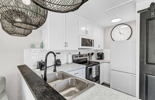 Sneads Ferry House | The Scooby Shack-A fully remodeled home with private neighborhood beach access!