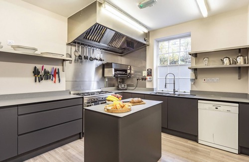 Wing Cottage | The Scotch Arms Mews - UK30910