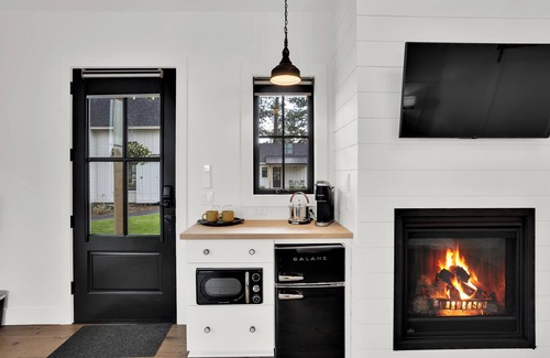 Sisters Hotel | The Scout Boutique Cottages