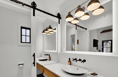 Sisters Hotel | The Scout Boutique Cottages