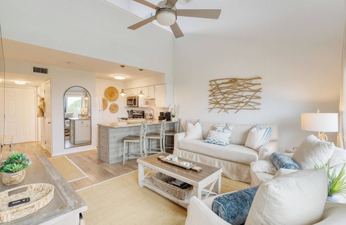 Chivas Bluff Condo | The Sea Chord | Gulf & Lake Views | Balcony + Pool
