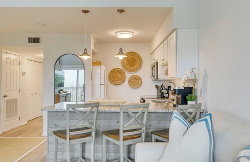 Chivas Bluff Condo | The Sea Chord | Gulf & Lake Views | Balcony + Pool