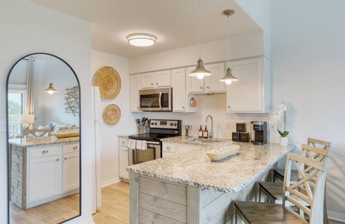 Chivas Bluff Condo | The Sea Chord | Gulf & Lake Views | Balcony + Pool