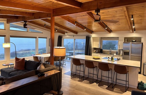 Neahkahnie Beach House | The Sea & Sand on the breathtaking Manzanita/Neah-kah-nie beach