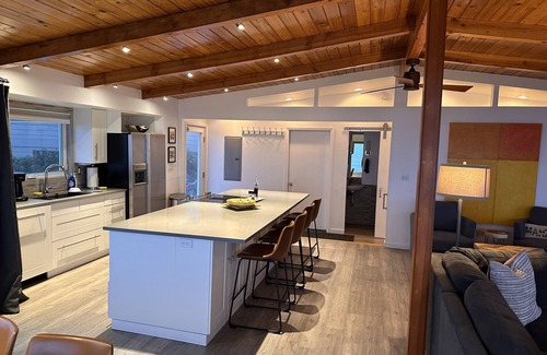 Neahkahnie Beach House | The Sea & Sand on the breathtaking Manzanita/Neah-kah-nie beach