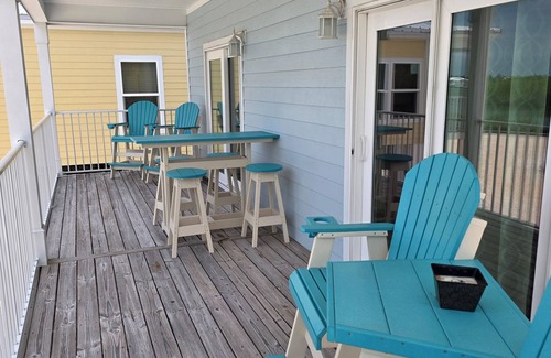 Marathon House | The Sea Shanty