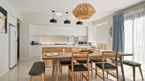 Noraville House | 'The Sea Shell' Brand New, Direct Beach Access