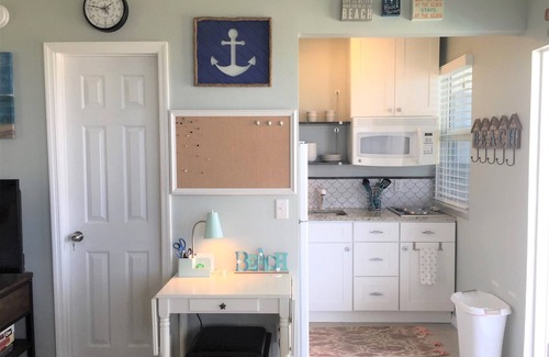 Lenox Park Apartment | The Sea Star is an adorable beach front studio with a gorgeous ocean view!