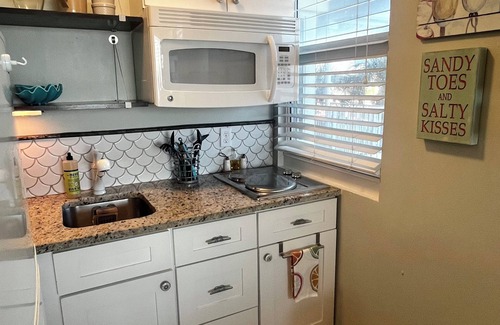 Lenox Park Apartment | The Sea Star is an adorable beach front studio with a gorgeous ocean view!