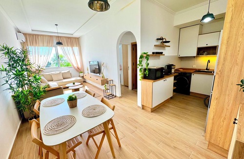 Bni Makada Apartment | The sea view Apartment, beach and corniche on foot, airport 10min away.