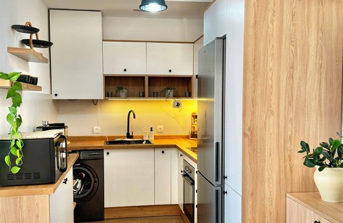 Bni Makada Apartment | The sea view Apartment, beach and corniche on foot, airport 10min away.