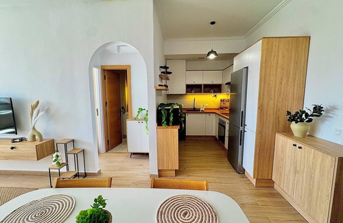 Bni Makada Apartment | The sea view Apartment, beach and corniche on foot, airport 10min away.