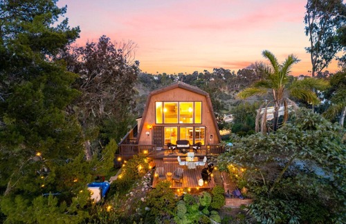 Mission Valley East House | The SeaBarn: Stargazing Hot Tub & Vista Views