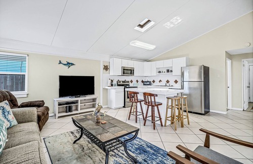 Flour Bluff House | The Seahorse Cottage | Canal front house in Corpus Christi on the water