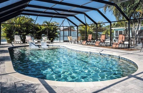 Laurel House | The Seahorse