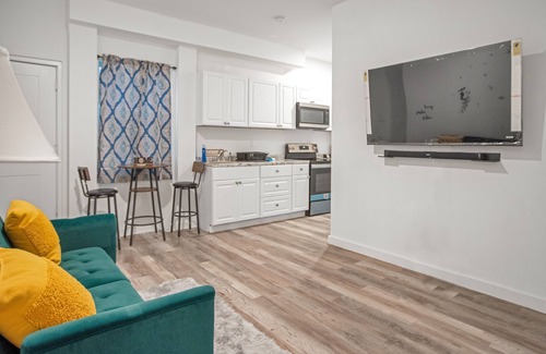 Elizabeth Condo | The Seaport Dwelling Modern Family Home Near Airport & New York City