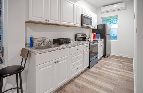 Elizabeth Condo | The Seaport Dwelling Modern Family Home Near Airport & New York City