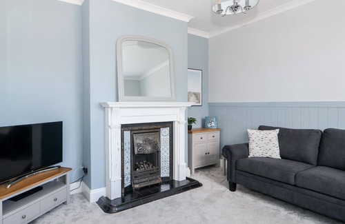 Sutton-on-Sea Cottage | THE SEASIDE RETREAT, pet friendly, with a garden in Sutton-On-Sea