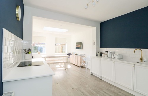 Sutton-on-Sea Cottage | THE SEASIDE RETREAT, pet friendly, with a garden in Sutton-On-Sea