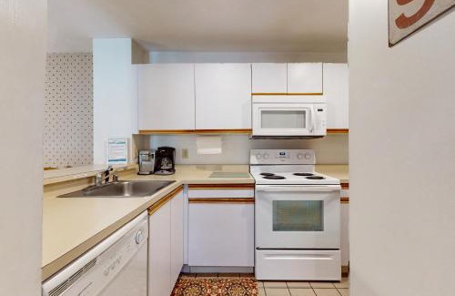 West Dover Apartment | The Seasons G17