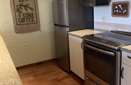 Historic Kailua Village Condo | The Seaview at Kona Pacific, 5th floor, Ocean view, 1 Bed/2 Bath