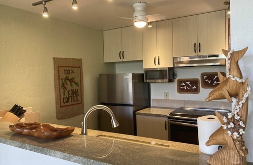 Historic Kailua Village Condo | The Seaview at Kona Pacific, 5th floor, Ocean view, 1 Bed/2 Bath