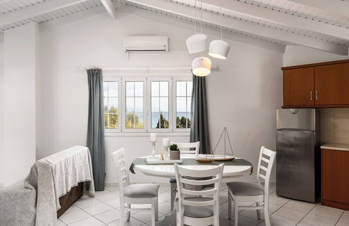 Ipsos Apartment | The Seaview Corner Apartments by Konnect, Ipsos