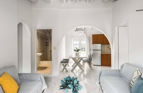 Ipsos Apartment | The Seaview Corner Apartments by Konnect, Ipsos