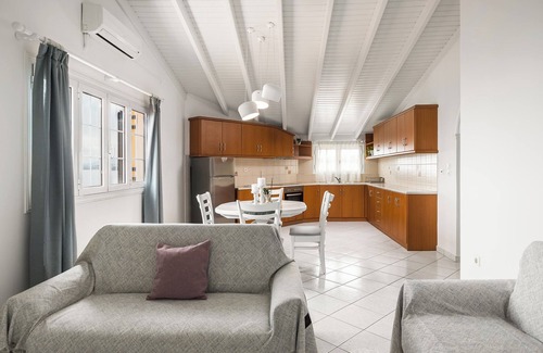 Ipsos Apartment | The Seaview Corner Apartments by Konnect, Ipsos