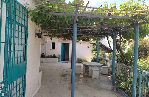 Cite Rmel House | The secret garden