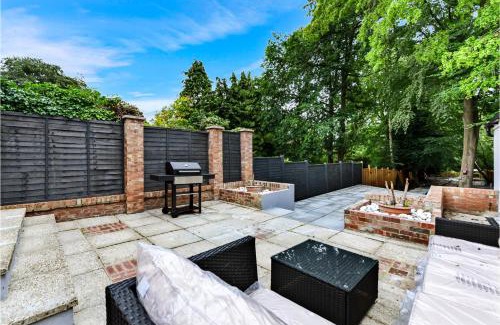 Knaphill Apartment | The Secret Lake House