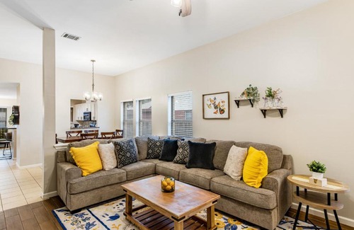 Pflugerville House | The Secretariat