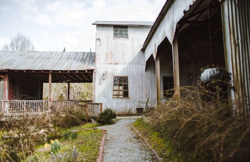 Warrenton House | The Seed House: Renovated Octagonal Barn, Dog-friendly!