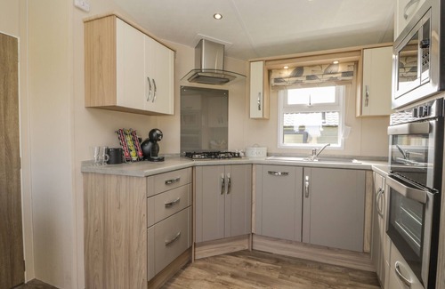Cloughton Cottage | THE SEQUOIA, family friendly, with hot tub in Cloughton